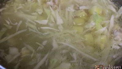 щи из свежей капусты с пшеничной крупой