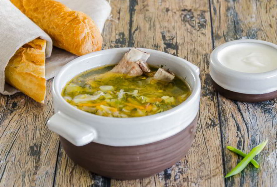 Щи из свежей капусты со свининой