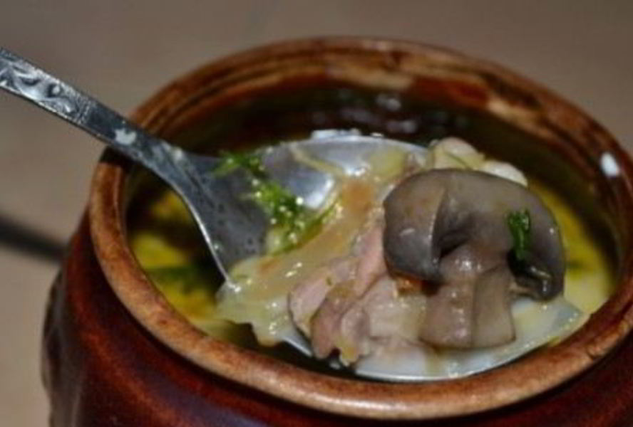 Щи по-боярски co сметаной