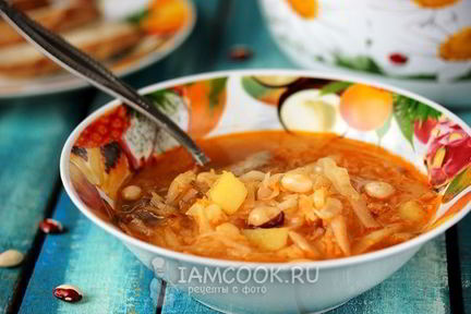 Щи с фасолью и желудками индейки