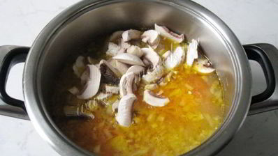 щи с квашеной капустой и грибами