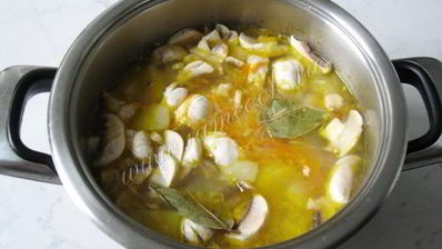 щи с квашеной капустой и грибами