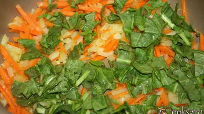 щи с квашеной капустой и молодым щавлем