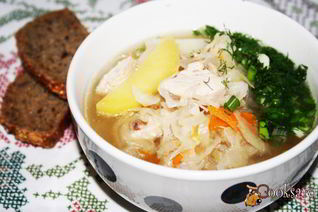 Щи с квашеной капустой, индейкой и копченой колбаской