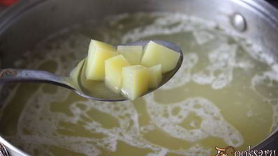 щи с мангольдом на курином бульоне