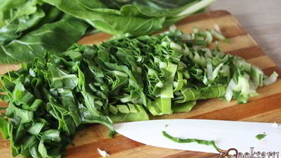 щи с мангольдом на курином бульоне