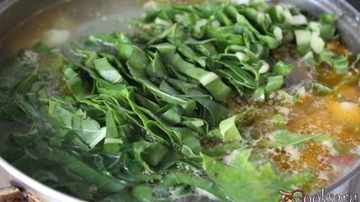 щи с мангольдом на курином бульоне