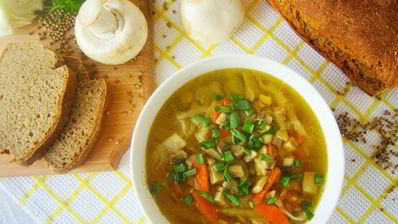 свежие щи с грибами