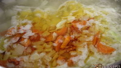 зеленые летние щи со сметаной