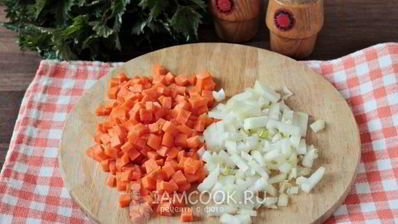 зеленые щи с капустой и крапивой