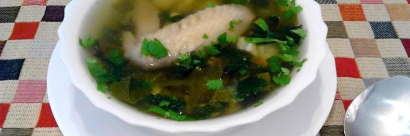 Зеленые щи с крапивой и щавелем с яйцом