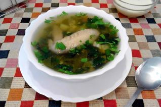 Зеленые щи с крапивой и щавелем с яйцом