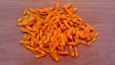 зеленые щи с крапивой и щавелем с яйцом