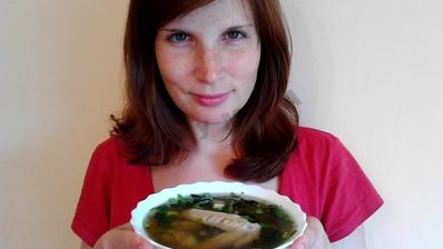 зеленые щи с крапивой и щавелем с яйцом