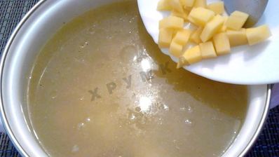 зеленые щи с крапивой и щавелем с яйцом