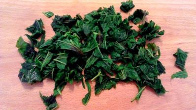 зеленые щи с крапивой и щавелем с яйцом