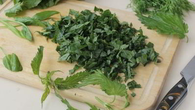 зеленые щи с крапивой и щавелем