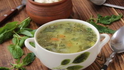 зеленые щи с крапивой и щавелем