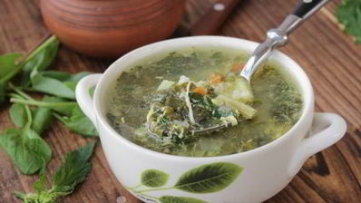 зеленые щи с крапивой и щавелем