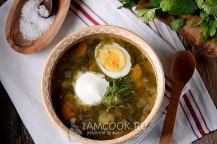 Зеленые щи со щавелем и яйцом