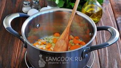 зеленые щи со щавелем и яйцом