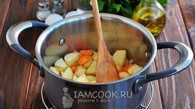 зеленые щи со щавелем и яйцом