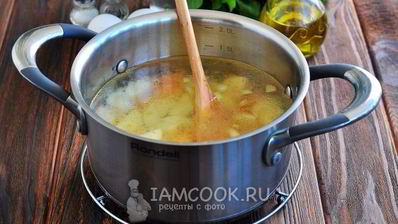 зеленые щи со щавелем и яйцом