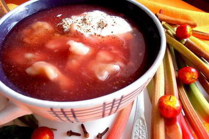 Сладкий суп из ревеня с клецками