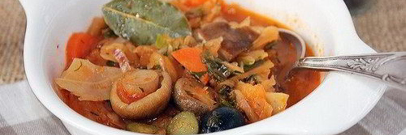 Грибная солянка с квашеной капустой и маслинами