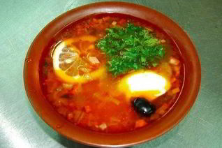 Классическая сборная солянка с каперсами