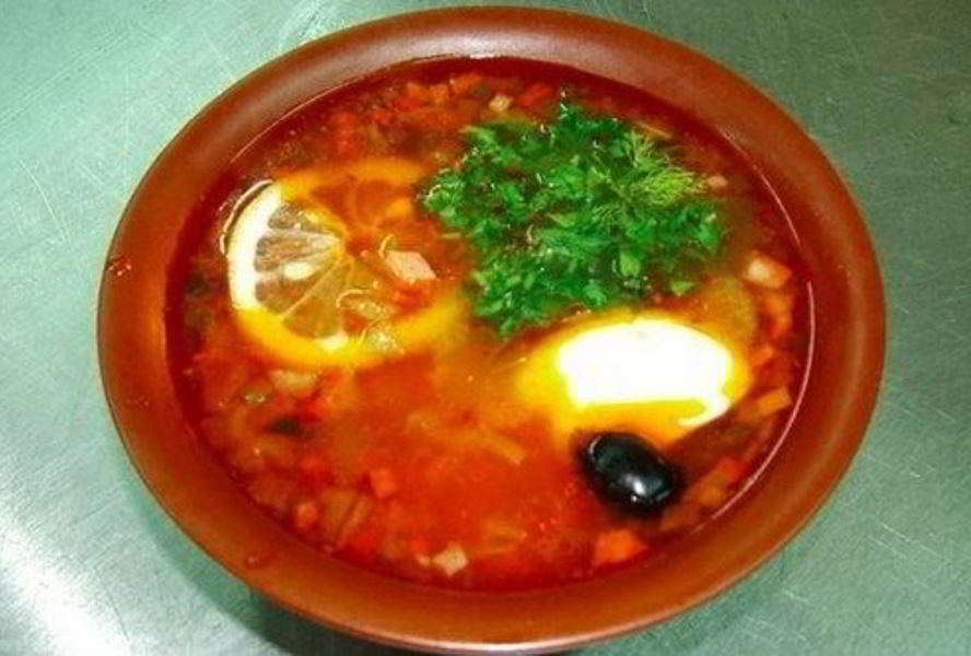 Классическая сборная солянка с каперсами