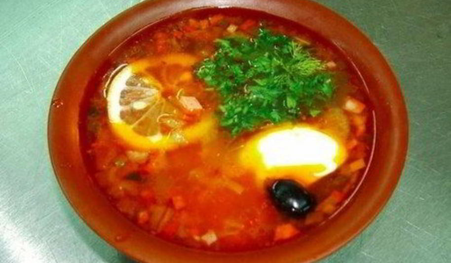 Рецепт классической сборной солянки с каперсами