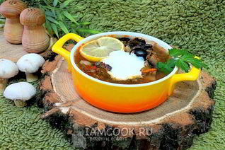 Солянка грибная с огурцами