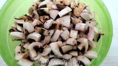 солянка грибная с огурцами