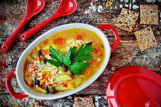 Солянка из горбуши с рисом и каперсами