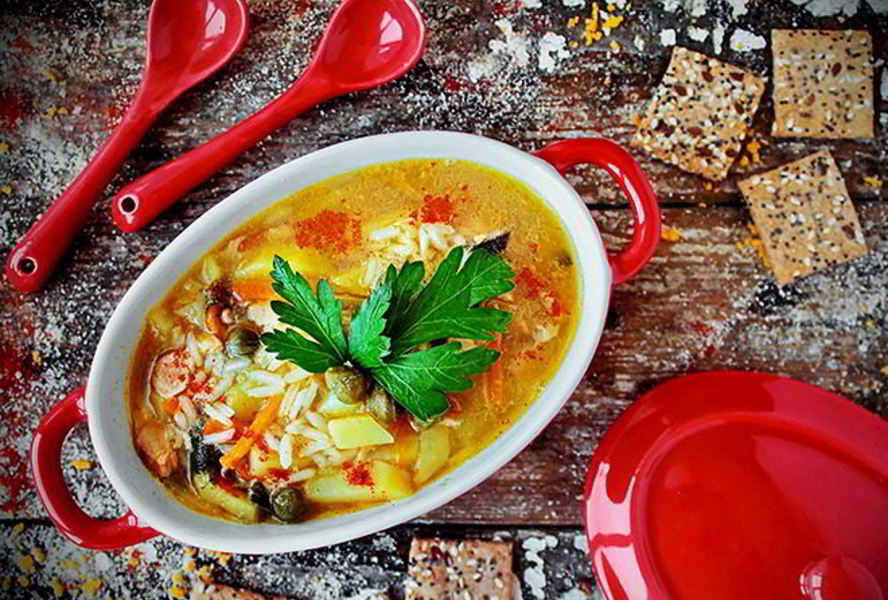 Солянка из горбуши с рисом и каперсами