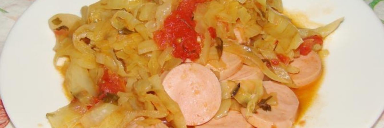 Солянка из капусты с сосисками