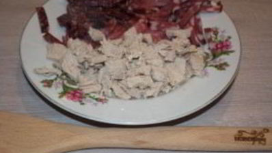 солянка с курицей и колбасой