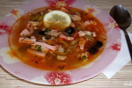 Солянка с мясом и колбасой