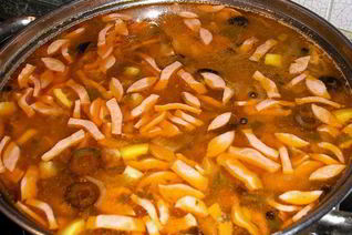 Солянка с опятами и куриным сердцем