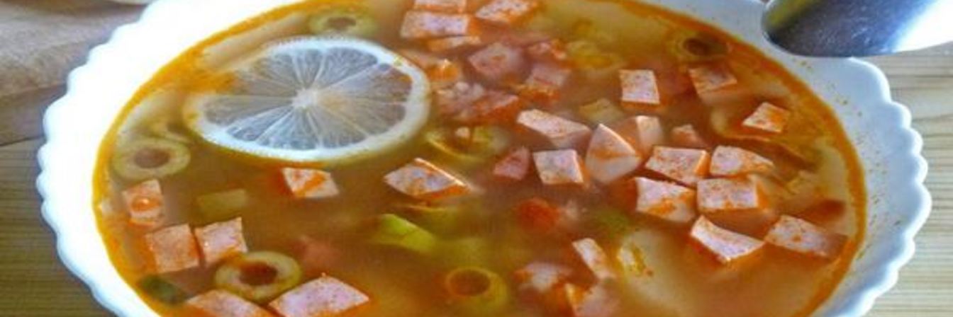 Солянка с вареной и копченой колбаской