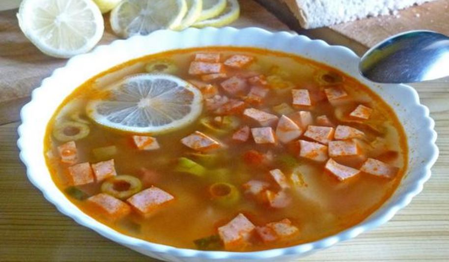 Рецепт солянки с вареной и копченой колбаской