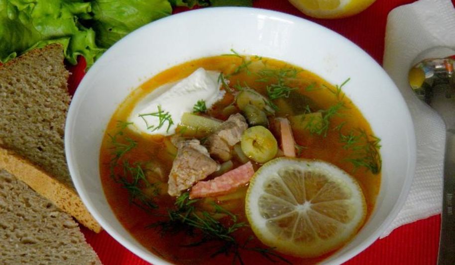Рецепт супа солянка с оливками и колбасой