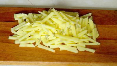 суп солянка с оливками и колбасой