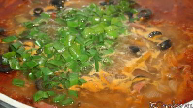 сытный суп типа солянки