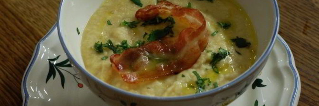 Суп из нута с беконом и розмарином