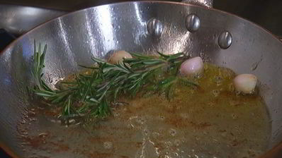 суп из нута с беконом и розмарином