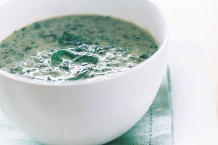Суп из шпината с кокосовым молоком