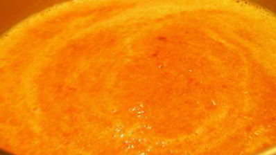 суп из запеченных перцев с апельсиновым соком и тмином