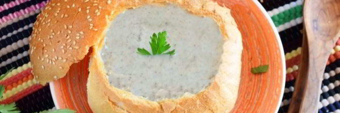 Чешский чесночный суп-пюре в хлебе